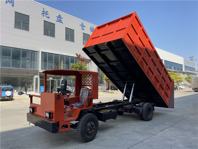 礦用運(yùn)輸工程車